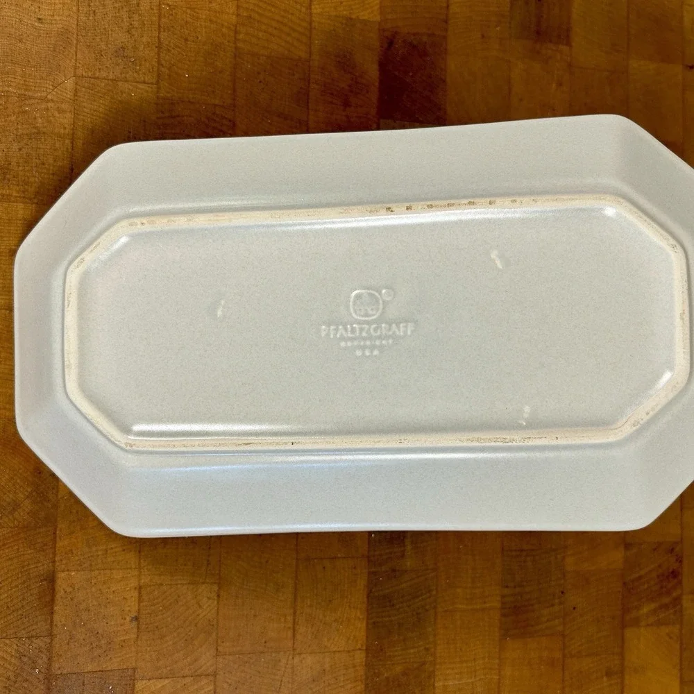 Pfaltzgraff Yorktowne Bread Tray 